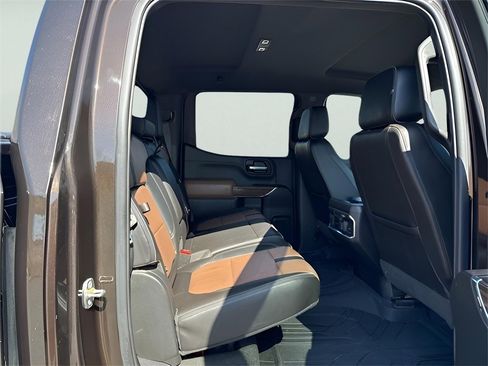 Used 2019 Chevrolet Silverado 1500 High Country w/ Technology Package image 12