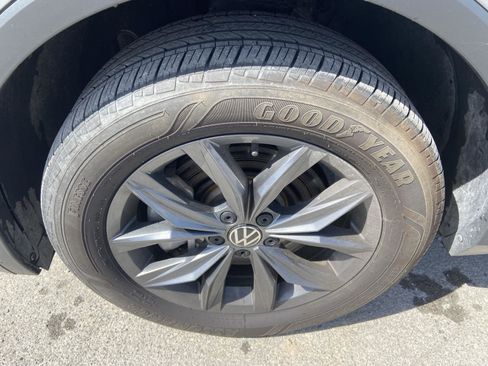 Used 2023 Volkswagen Tiguan SE w/ Panoramic Sunroof Package FWD image 14