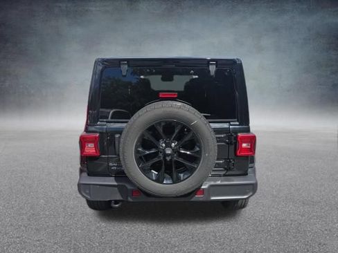 Used 2025 Jeep Wrangler Unlimited Sahara w/ Safety Group AWD/4WD image 8