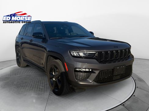 Used 2024 Jeep Grand Cherokee Limited w/ Black Appearance Package AWD/4WD image 7