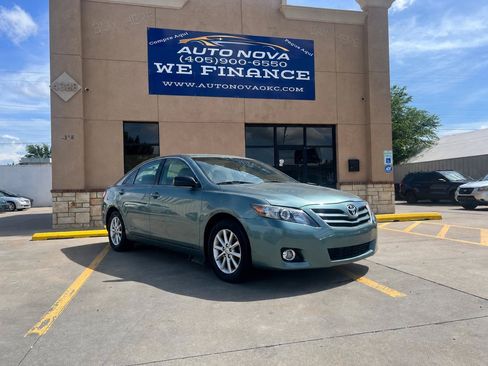 Used 2011 Toyota Camry XLE w/ XLE Extra-Value Pkg #2 FWD image 1