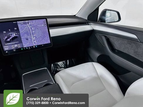 Used 2024 Tesla Model Y Long Range AWD/4WD image 23