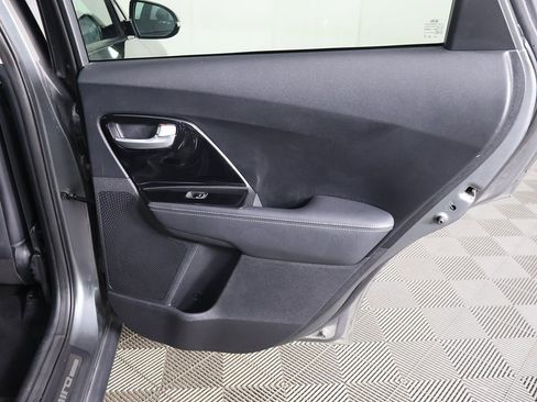 Used 2018 Kia Niro Touring image 28