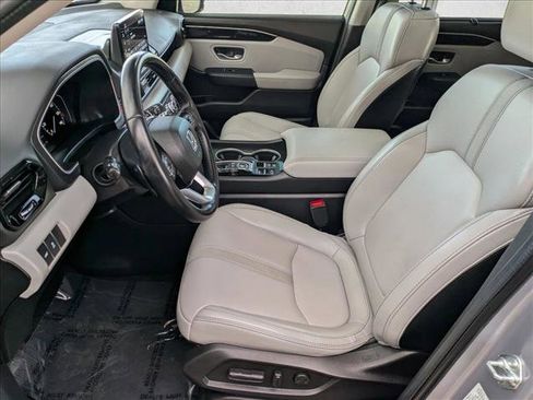 Used 2024 Honda Pilot Touring image 17