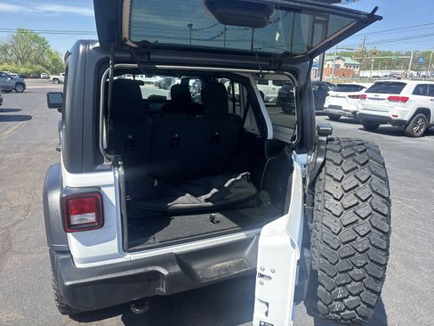 Used 2022 Jeep Wrangler Unlimited Sport AWD/4WD image 5