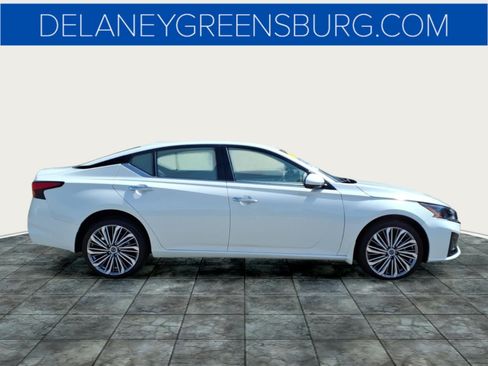 Used 2025 Nissan Altima 2.5 SL AWD/4WD image 2