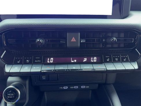 Used 2024 Toyota Land Cruiser image 30