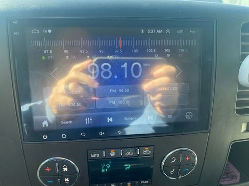 Used 2010 Chevrolet Silverado 2500 LT w/ Interior Plus Package image 12