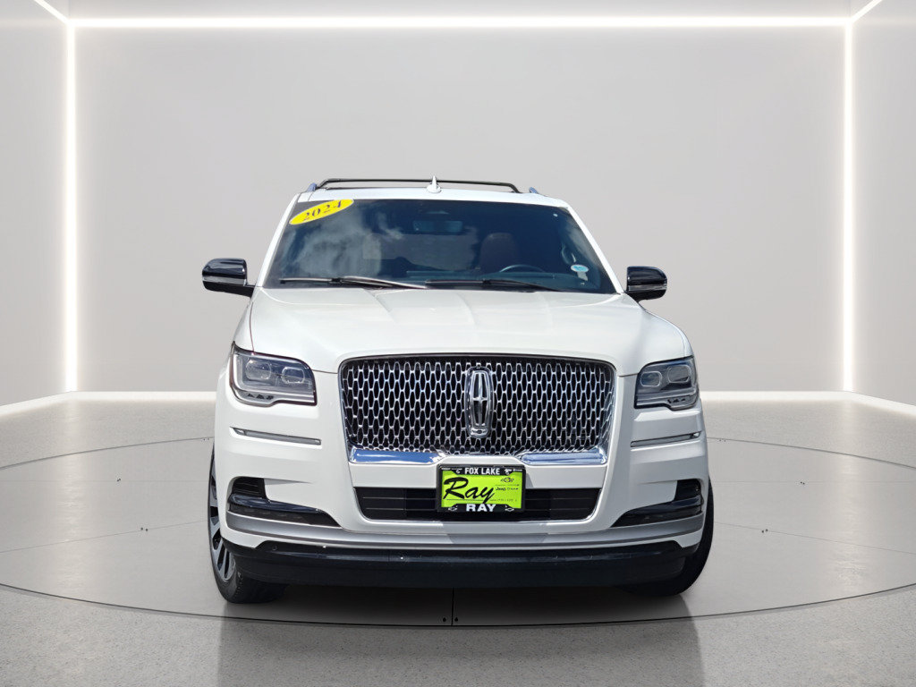 Used 2024 Lincoln Navigator Reserve AWD/4WD image 2