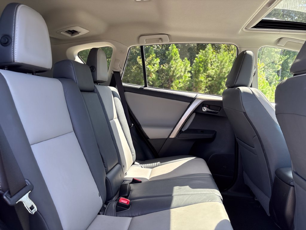 Used 2014 Toyota RAV4 Limited w/ Technology Package AWD/4WD image 28