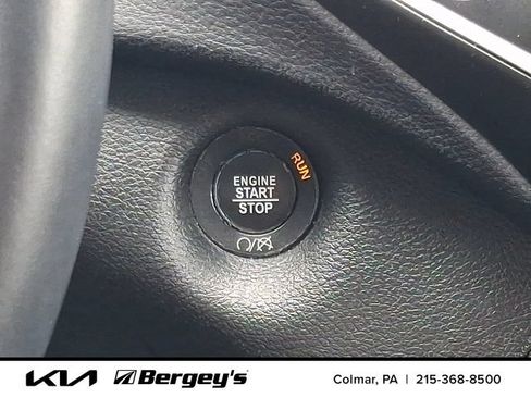 Used 2019 Jeep Cherokee Latitude Plus w/ Cold Weather Group AWD/4WD image 25