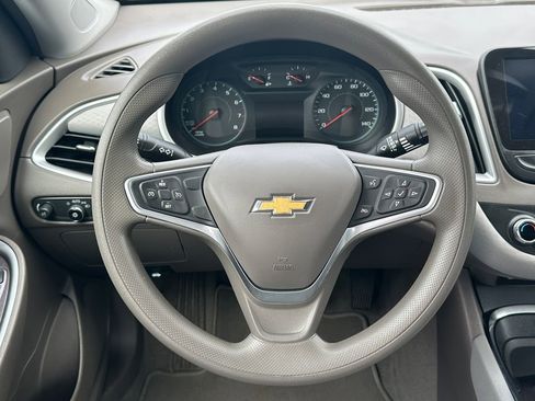 Used 2022 Chevrolet Malibu LT FWD image 19