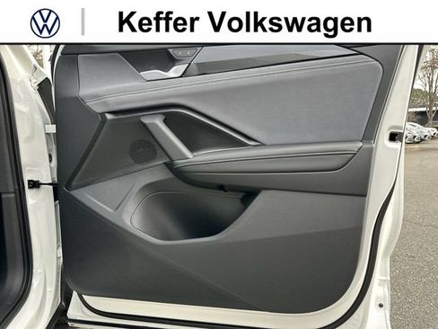 New 2026 Volkswagen Tiguan SE R-Line FWD image 33