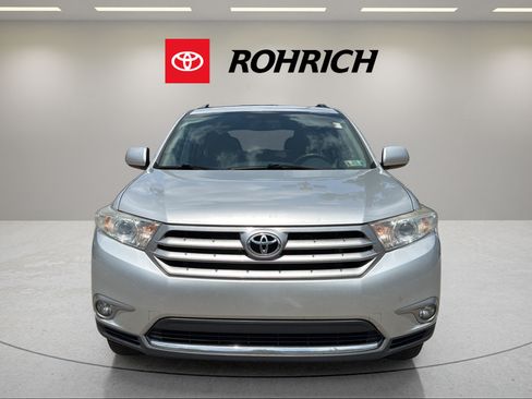 Used 2013 Toyota Highlander Plus AWD/4WD image 2