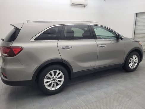 Used 2019 Kia Sorento LX w/ LX Convenience Package image 10
