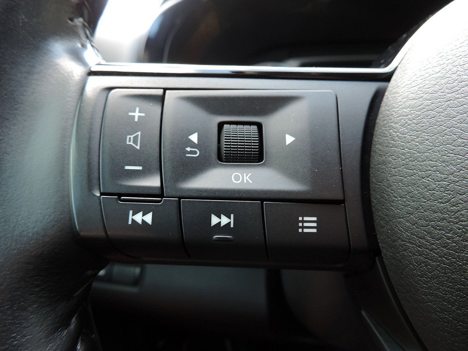 Used 2023 Nissan Pathfinder SL FWD image 23