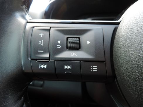 Used 2023 Nissan Pathfinder SL FWD image 23