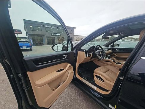 Used 2020 Porsche Cayenne Sport Utility 4D image 47