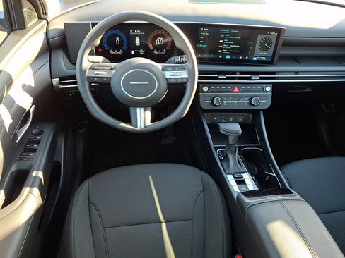 Certified 2026 Hyundai Tucson SE image 11