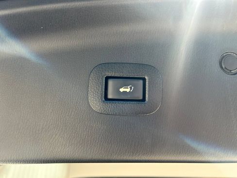 Used 2017 Nissan Armada Platinum RWD image 11