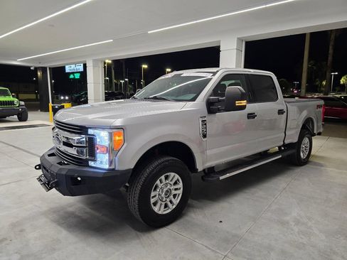 Used 2017 Ford F250 XLT w/ XLT Value Package AWD/4WD image 2