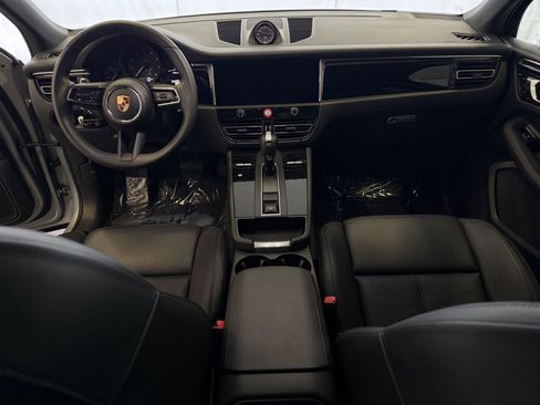 Certified 2025 Porsche Macan image 17
