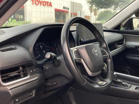 Used 2024 Toyota Grand Highlander AWD image 9