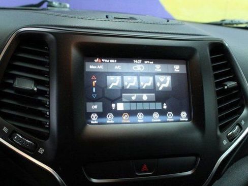 Used 2020 Jeep Cherokee Sport image 17