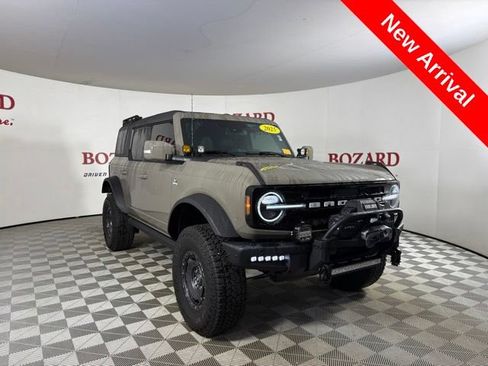 Used 2025 Ford Bronco Outer Banks w/ Sasquatch Package AWD/4WD image 1