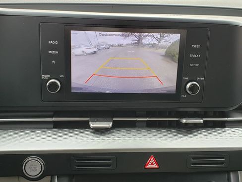 Used 2022 Kia Carnival LX image 22