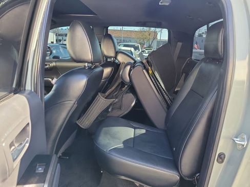 Used 2022 Toyota Tacoma TRD Off-Road w/ TRD Premium Off Road Package image 14