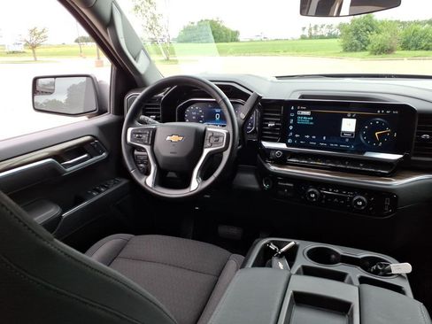 Used 2025 Chevrolet Silverado 1500 LT AWD/4WD image 6