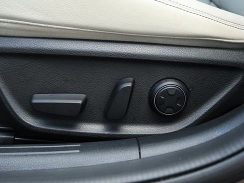 Used 2025 Genesis G70 2.5T image 23