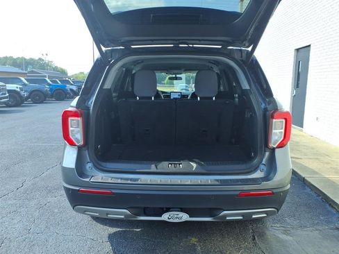 Used 2024 Ford Explorer XLT w/ Equipment Group 202A RWD image 5