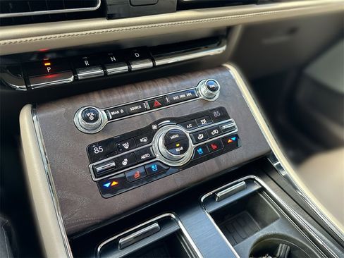 Used 2020 Lincoln Aviator Reserve w/ Equipment Group 202A image 17