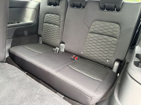Used 2025 Nissan Pathfinder SV FWD image 31
