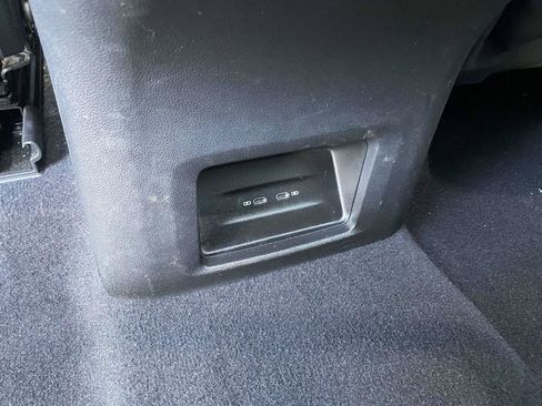 Used 2024 Volkswagen Atlas Cross Sport SE FWD image 13
