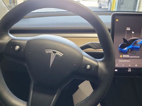 Used 2023 Tesla Model 3 Standard Range image 5