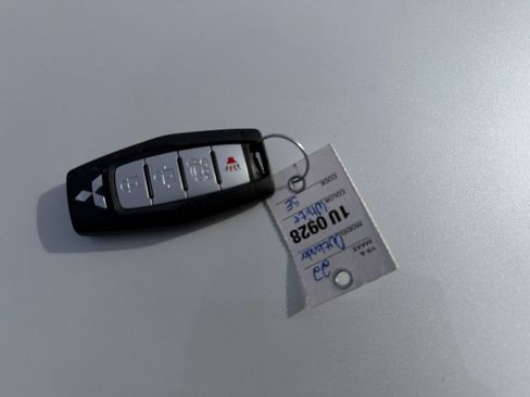 Used 2022 Mitsubishi Outlander SE image 32