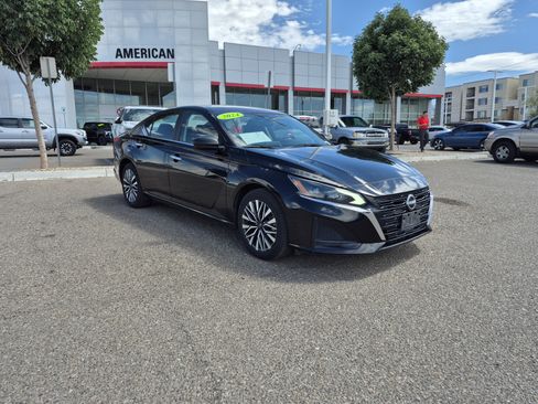 Used 2024 Nissan Altima 2.5 SV FWD image 7