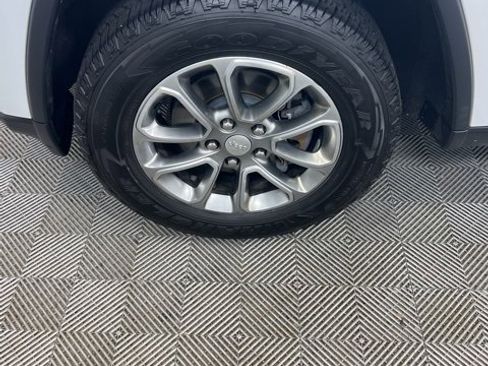 Used 2020 Jeep Grand Cherokee Laredo image 7