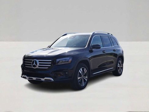Used 2026 Mercedes-Benz GLB 250 4MATIC image 1