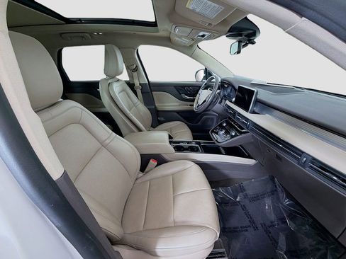 Used 2022 Lincoln Corsair AWD w/ Premium Package image 24