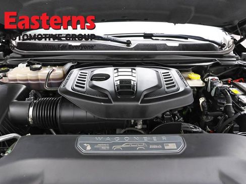 Used 2024 Jeep Wagoneer L Series II w/ Flexible Seating Group AWD/4WD image 7