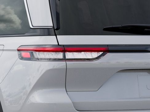 New 2025 Jeep Grand Cherokee Laredo w/ Trailer Tow Package image 29