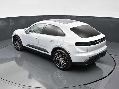 New 2026 Porsche Macan 4 Electric image 37