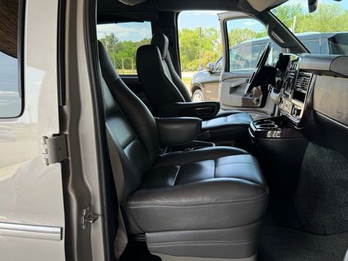 Used 2019 GMC Savana 2500 RWD image 46