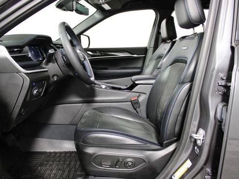 Used 2022 Jeep Grand Cherokee Trailhawk w/ Advanced Protech Group II AWD/4WD image 11