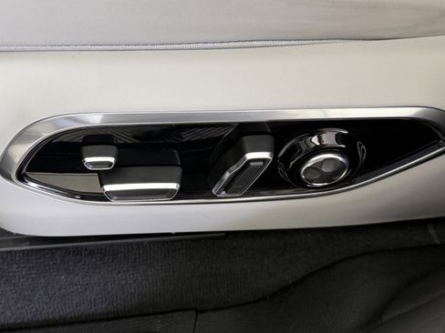 Used 2022 Jeep Grand Cherokee Overland w/ Adv Protech Group III image 17