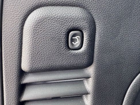 Used 2021 Jeep Grand Cherokee Limited image 16